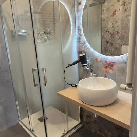 Oda ve Kahvaltı Mali 4*